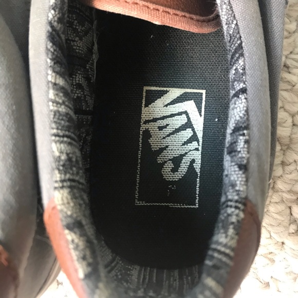 grey vans - Picture 5 of 7